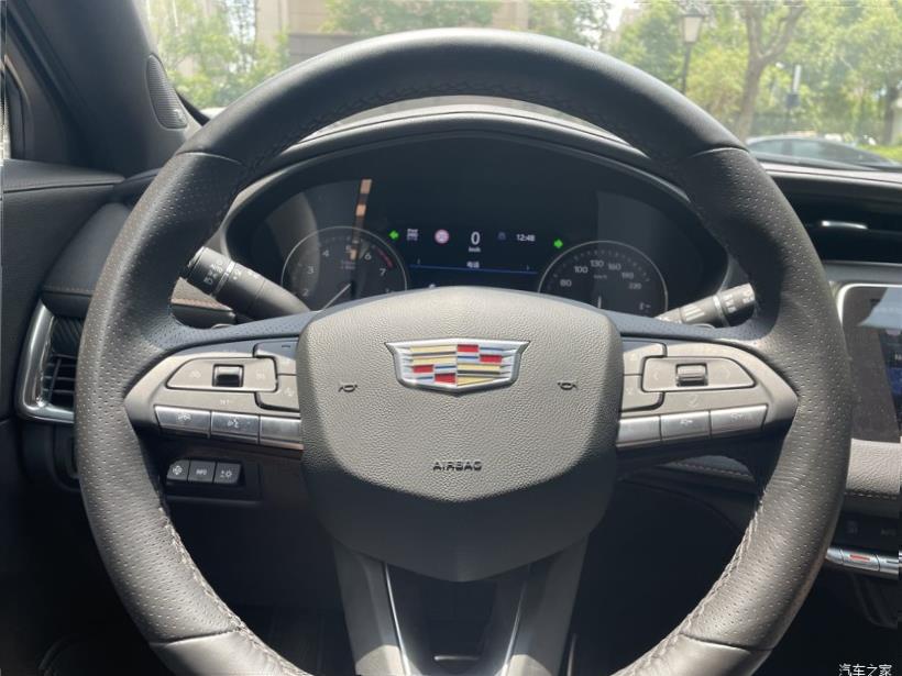 Cadillac XT4