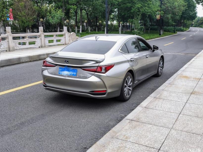 Lexus ES350 (XV70)