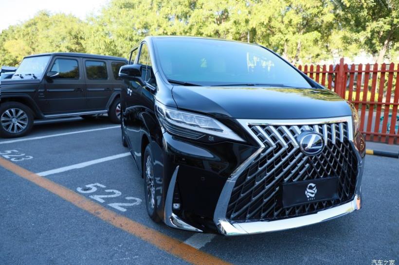 Lexus LM300h (H30)