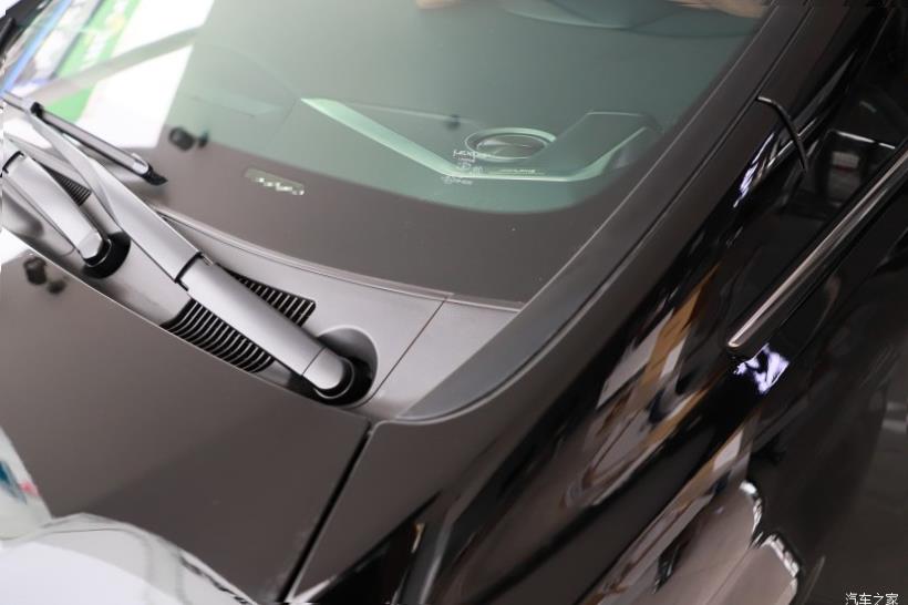 Lexus LM300h (H30)