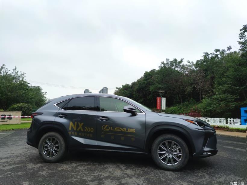 Lexus NX200 (Z10)