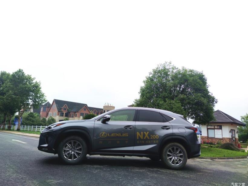 Lexus NX200 (Z10)