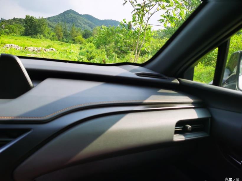 Lexus UX200