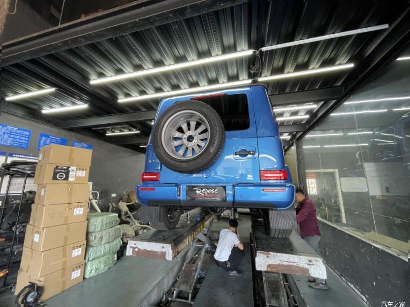 Mercedes-Benz G-Class (W463)