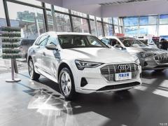 Модель 55 quattro 2019 года 2019 55 quattro fashion model Фото 1 из 44