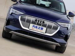 Модель 55 quattro 2019 года 2019 55 quattro fashion model Фото 21 из 73