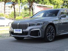 Обновленный спортивный костюм 740Li xDrive Executive M 2019 года 2019 facelifted 740Li xDrive executive M sports suit Фото 43 из 122