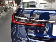 Обновленный спортивный костюм 740Li xDrive Executive M 2019 года 2019 facelifted 740Li xDrive executive M sports suit Фото 38 из 50