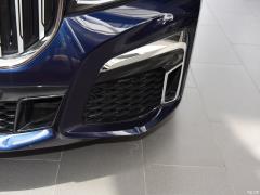 Обновленный спортивный костюм 740Li xDrive Executive M 2019 года 2019 facelifted 740Li xDrive executive M sports suit Фото 16 из 50