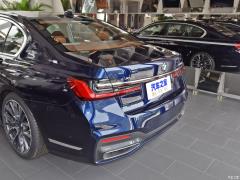 Обновленный спортивный костюм 740Li xDrive Executive M 2019 года 2019 facelifted 740Li xDrive executive M sports suit Фото 35 из 50