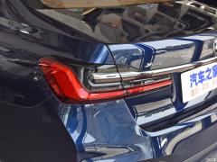 Обновленный спортивный костюм 740Li xDrive Executive M 2019 года 2019 facelifted 740Li xDrive executive M sports suit Фото 36 из 50
