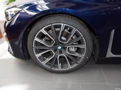 Обновленный спортивный костюм 740Li xDrive Executive M 2019 года 2019 facelifted 740Li xDrive executive M sports suit Фото 22 из 50