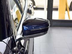 Обновленный спортивный костюм 740Li xDrive Executive M 2019 года 2019 facelifted 740Li xDrive executive M sports suit Фото 19 из 50