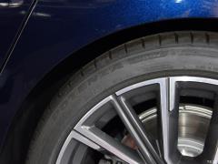 Обновленный спортивный костюм 740Li xDrive Executive M 2019 года 2019 facelifted 740Li xDrive executive M sports suit Фото 31 из 50
