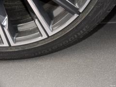 Обновленный спортивный костюм 740Li xDrive Executive M 2019 года 2019 facelifted 740Li xDrive executive M sports suit Фото 25 из 50