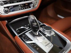 Обновленный спортивный костюм 740Li xDrive Executive M 2019 года 2019 facelifted 740Li xDrive executive M sports suit Фото 52 из 540