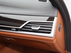 Обновленный спортивный костюм 750Li xDrive V8 M 2019 года 2019 facelifted 750Li xDrive V8 M sports suit Фото 213 из 540