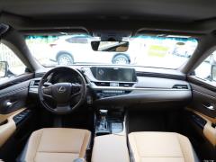 Фото Lexus ES250 (XV70)