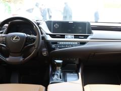 Фото Lexus ES250 (XV70)
